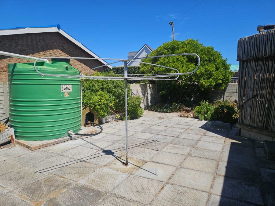 4 Bedroom Property for Sale in Pearly Beach Western Cape